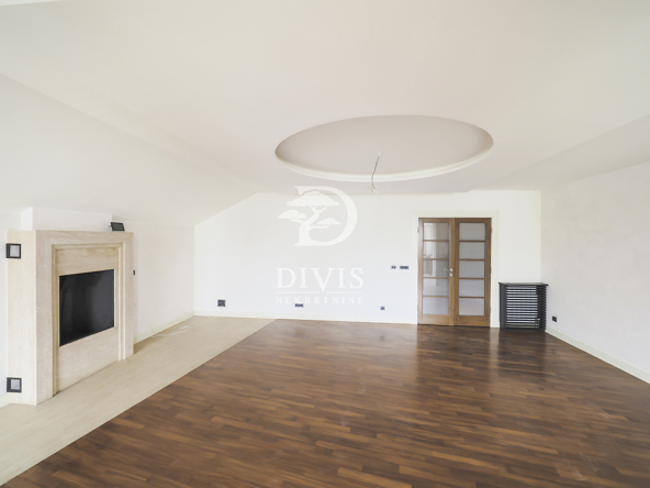 Renoviran četvorosoban stan u Golf naselju, 130m2