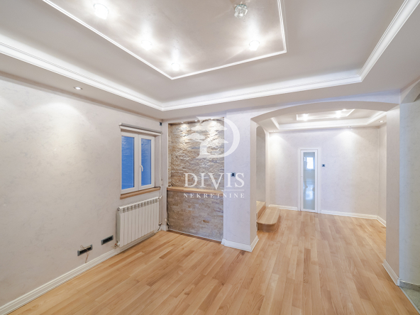 Renoviran lux stan kod Skupštine, trosoban, 82m2