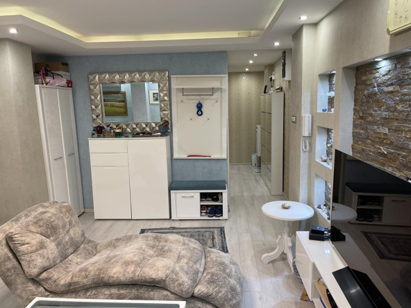 Prodajemo LUX stan na Senjaku sa dvorištem, 100m2