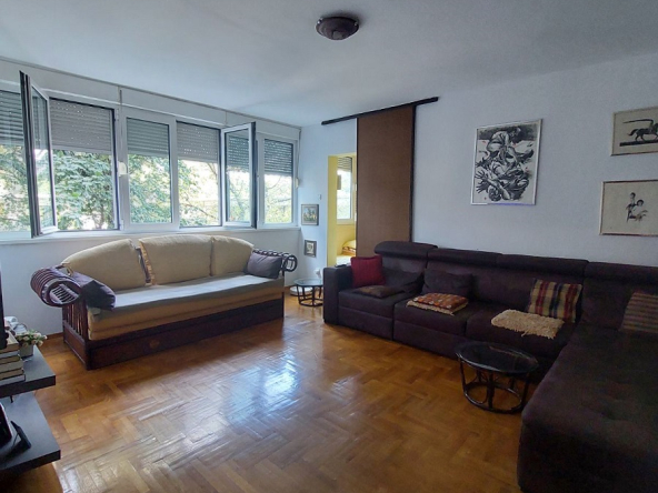 Prodajemo renoviran trosoban stan kod TC Zira,84m2