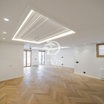 Prodajemo luksuzan trosoban stan 189m2, sa dva garažna mesta, u samom srcu Vračara