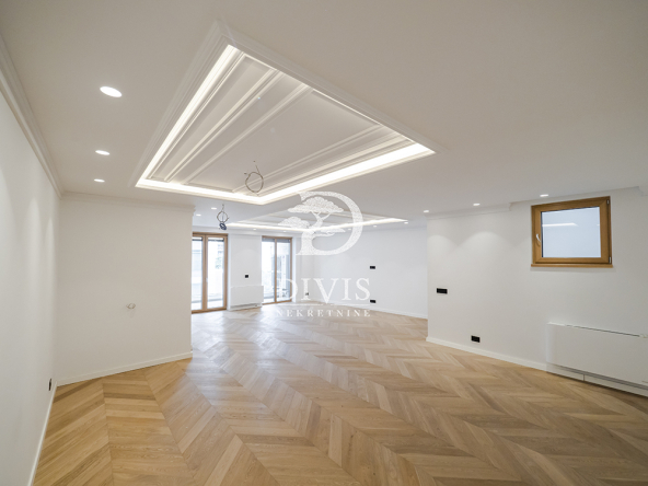 Prodajemo luksuzan trosoban stan 189m2, sa dva garažna mesta, u samom srcu Vračara