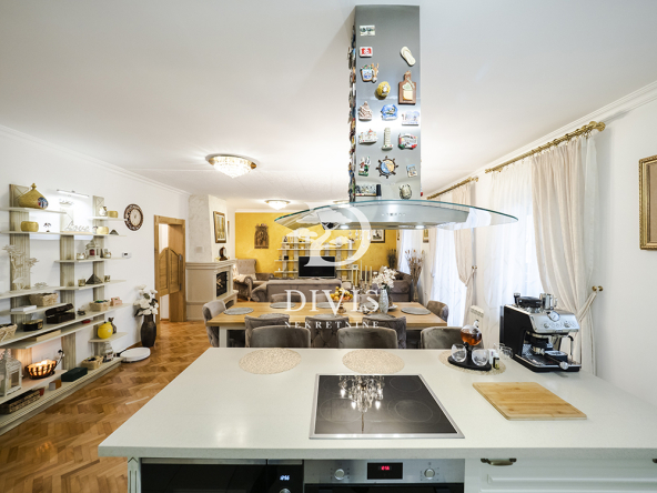 Prodajemo luksuznu kuću na Voždovcu, Jajinci, 500m2