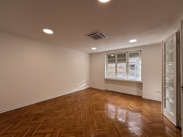 Izdajemo poslovni prostor, 101m2, Kraljice Natalije