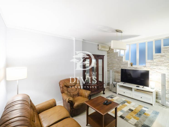 Prodajemo dvoiposoban stan 55m2, Blok 21, Bulevar Zorana Đinđića