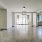 Odličan 3.0 stan sa dvorištem na Senjaku, 118m2