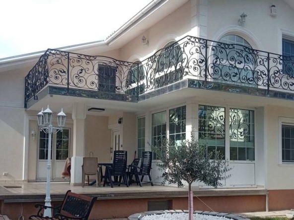 Prodajemo kuću, Novi Banovci, 250m2, renovirano, sa bazenom