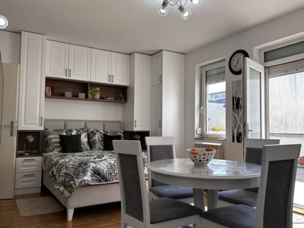 Prodajemo garsonjeru 28m2+25m2, Braće Miladinov