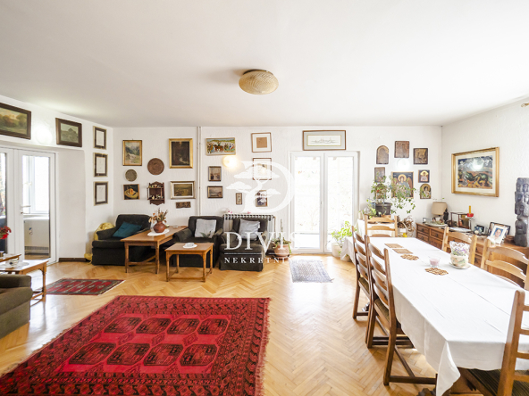 Prodajemo kuću na Zelenom brdu na 5 ari placa, 336m2