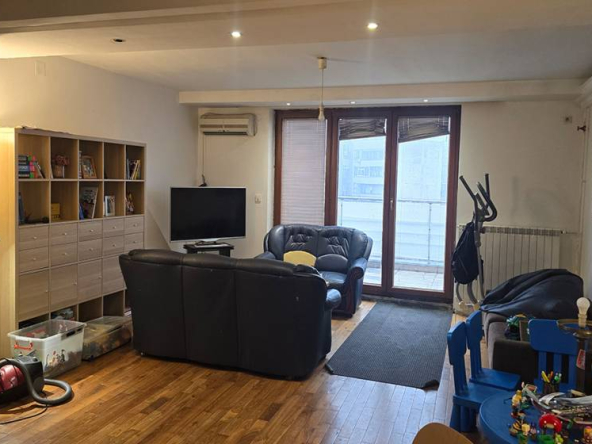 Trosoban stan kod Slavije sa velikom terasom,135m2