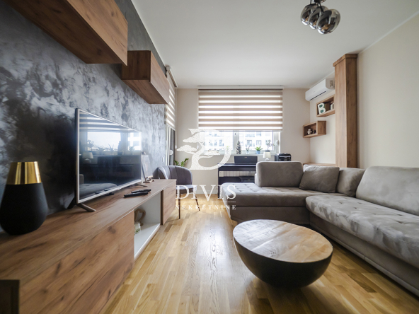 Prodajemo dvosoban namešten stan, 49m2, East side, mogućnost kupovine garaže