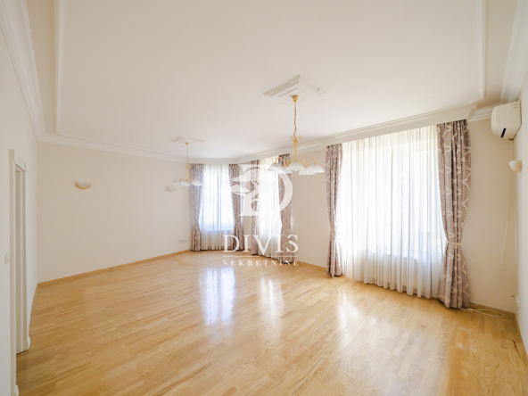 Izdajemo kuću na Dedinju, 448m2, Malog Radojice