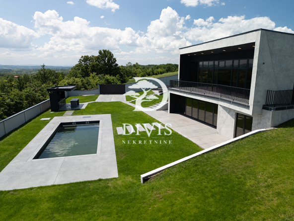 Prodajemo lux kuću sa bazenom na Kosmaju, 216m2, 14a placa