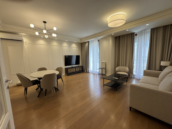 Izdajemo odličan 2.5 stan, 85m2, Internacionalnih brigada, kod Hrama