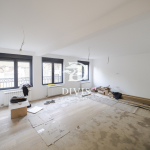 Nov sedmosoban stan sa dvorištem na Dorćolu, 229m2