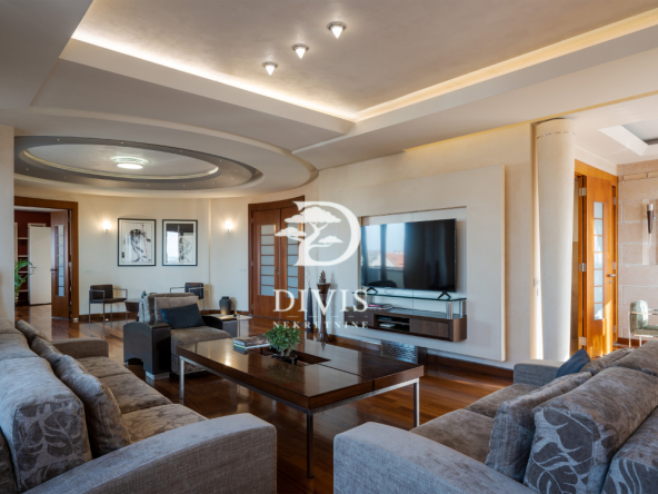 Požeška Banovo brdo, lux renoviran 6.0 stan, 252m2