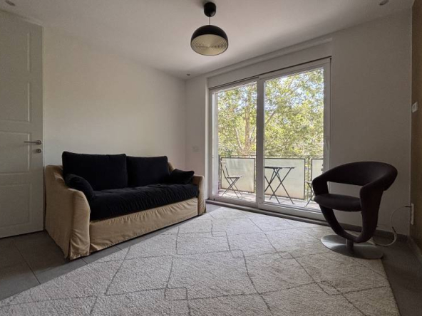 Prodajemo odličan, namešten stan, 2.0, kod Vukovog spomenika, 53m2