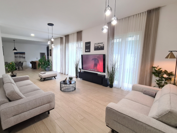 Stan sa garažnim mestom, Velisava Vulovića, 220m2