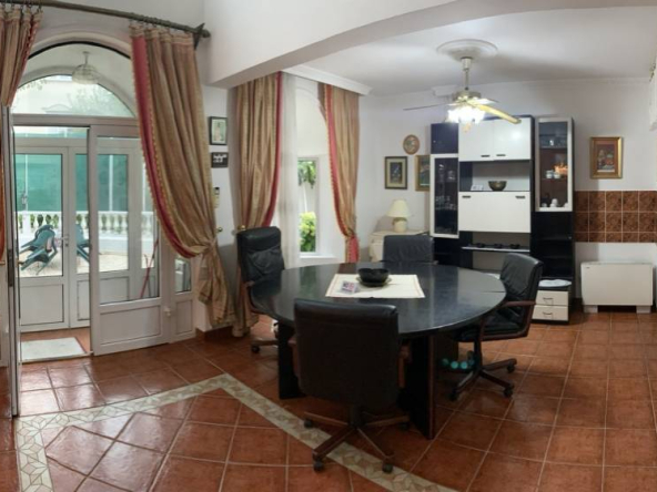 Izdajemo nameštenu kuću 260m2, Zvezdarska šuma, Lukijana Mušickog