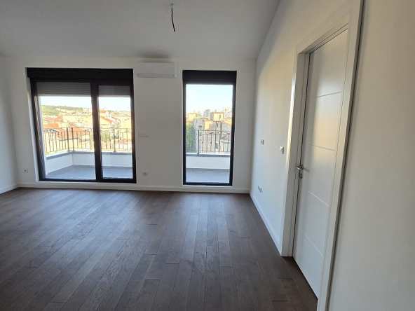 Nov, useljiv 4.0 penthaus kod Vuka, 92m2, garažno