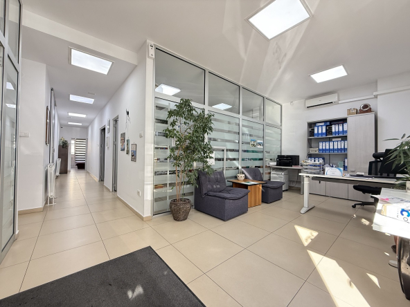 Prodajemo uknjižen, poslovni prostor, sa parkingom, Dimitrija Tucovića