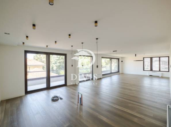 Nov, lux stan, Dedinje, 214m2, tri garažna mesta