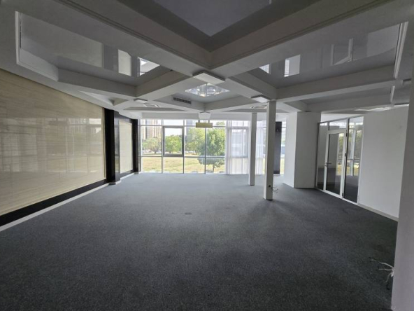 Izdajemo poslovni prostor, 677m2, Blok 63, Japanska