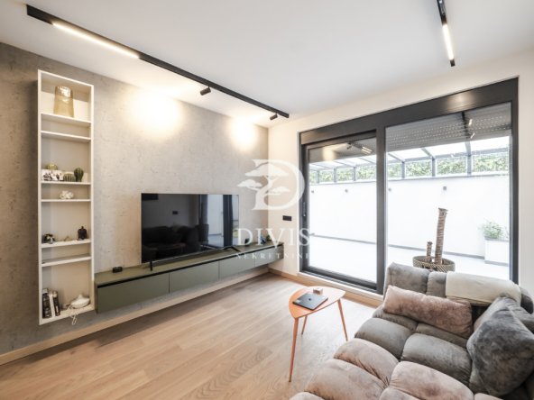 Prodajemo odličan 2.5 stan sa dvorištem, 54m2, Petrovaradinska