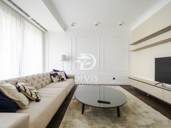 Izdajemo luksuzan 3.0 stan sa garažom, Dedinje, Koste Racina, zgrada sa bazenom