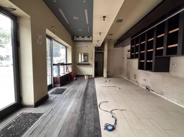 Lokal do ulice sa velikim izlogom, Njegoševa, 38m2