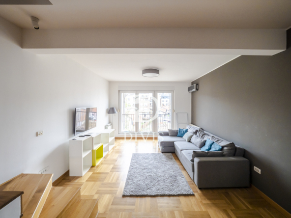 Prodajemo dupleks sa garažnim mestom na Vračaru, 85m2