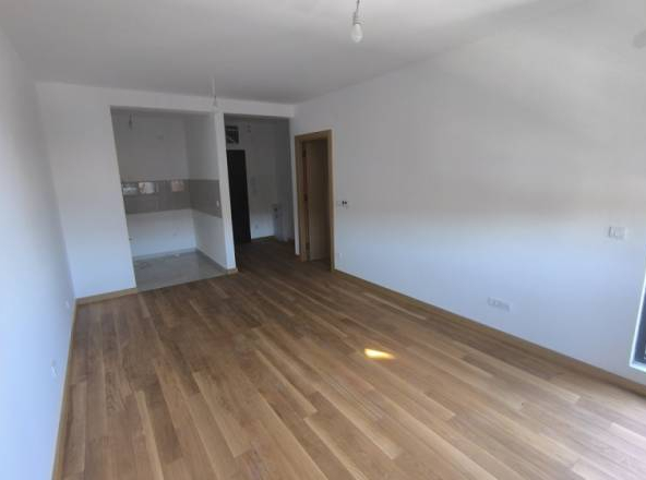 Nov 2.5 stan u centru Surčina, Vojvođanska, 58m2