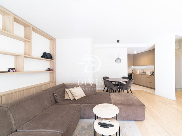 Prodajemo odličan 2.0 stan, K Distrct, lux sa garažom, 65m2