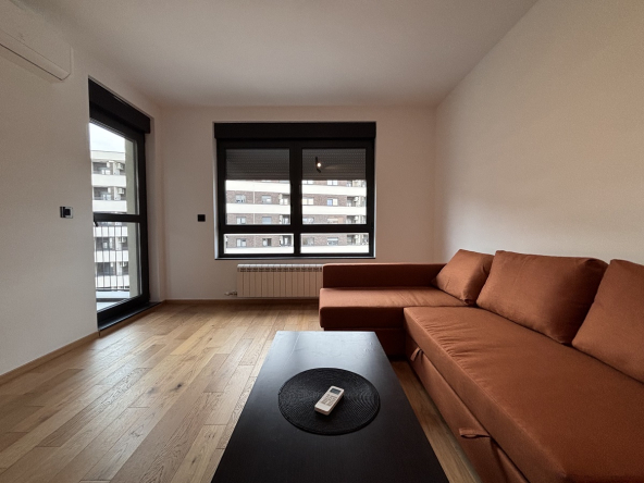 Pionir Palas, neuseljavan 2.0 stan sa garažom 60m2