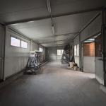 Izdajemo poslovni objekat 360m2 sa magacinom, Ugrinovačka, Meandri