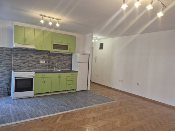 Prodajemo renoviran 2.0 stan, Zahumska, kod Vukovog spomenika, 60m2