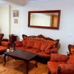 Porodična kuća sa bazenom i letnjikovcem u mirnom delu Klenk Grocka, 395m2