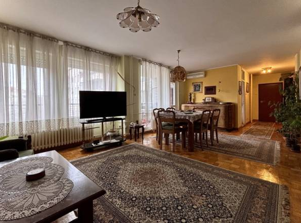 Prodajemo adaptibilan 3.0 stan u Bloku 34, 86m2