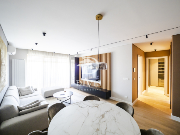 Prodajemo luksuzan 3.0 stan, Kennedy residence, 82m2, sa garažom