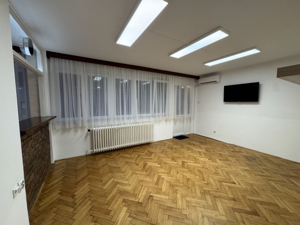 Izdajemo poslovni prostor od 53m2, I sprat, Mileševska ulica