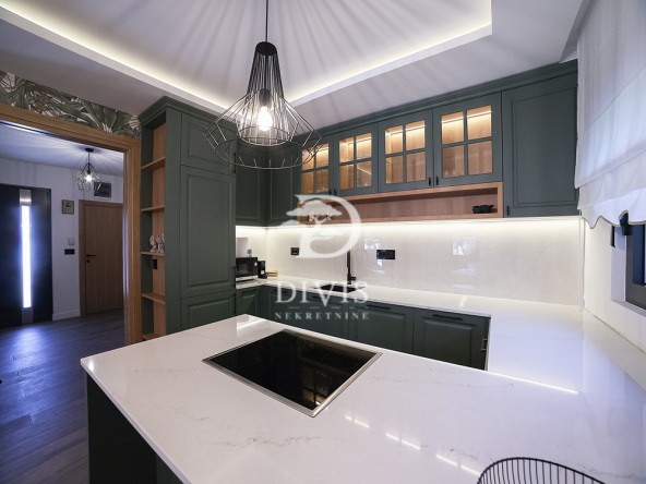 Prodajemo luksuznu kuću sa bazenom, 210m2