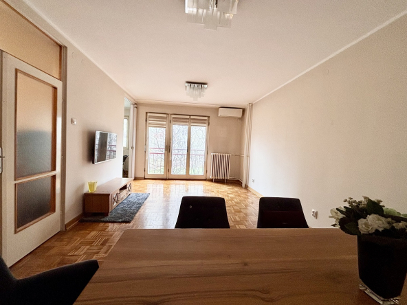 Prodajemo renoviran 2.0 stan, Blok 61, 61m2