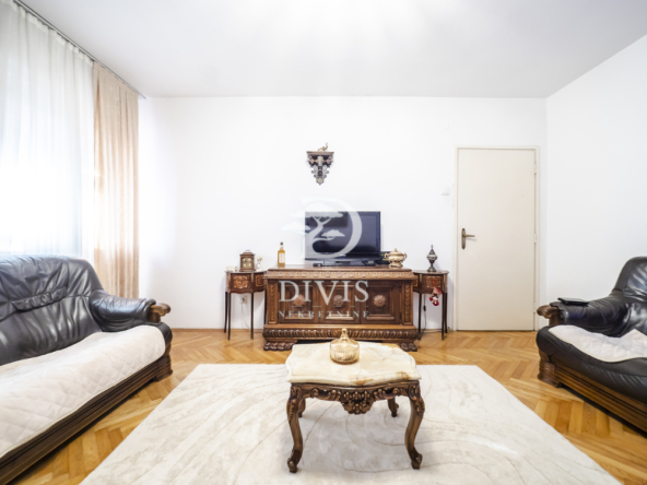 Prostran i svetao troiposoban stan u mirnom delu Zemuna, 82m2