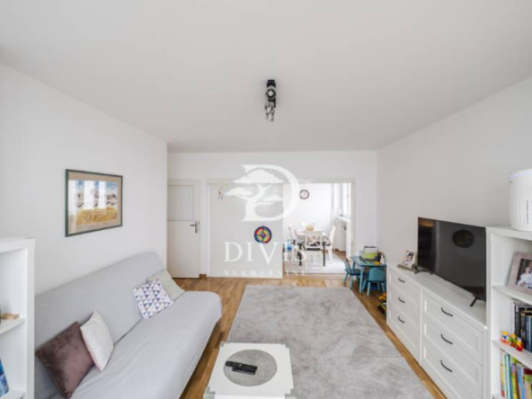 Svetao dvosoban stan na Karađorđevom trgu u Zemunu, 58m2