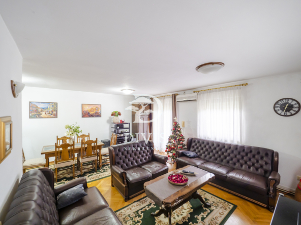 Prodajemo uknjiženu kuću na 2.4 ari placa, naselje Vojvode Vlahović, 140m2