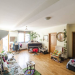 Trosoban stan sa dvorištem na Vračaru, blizu Hrama, 64m2