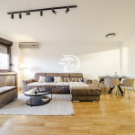 Izdaje se svetao trosoban stan na Vračaru sa garažom,111m2