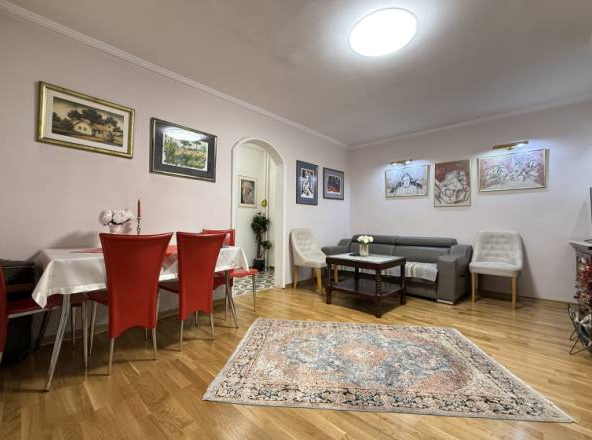 Prodajemo namešten 2.5 stan kod hotela Srbija 65m2