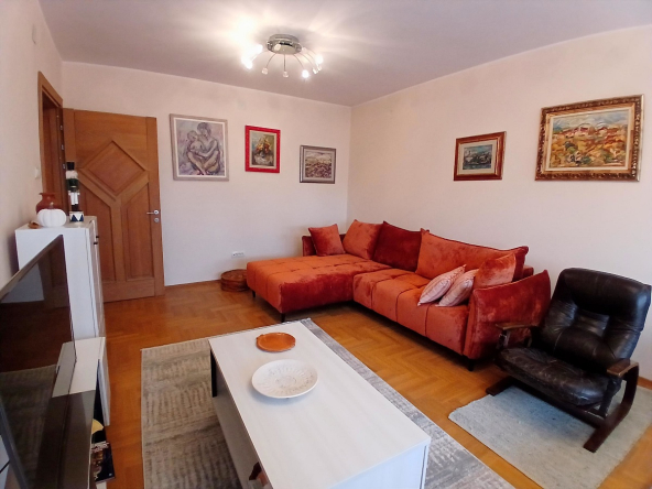 Dvosoban stan za izdavanje na Savskom vencu, 88 m²