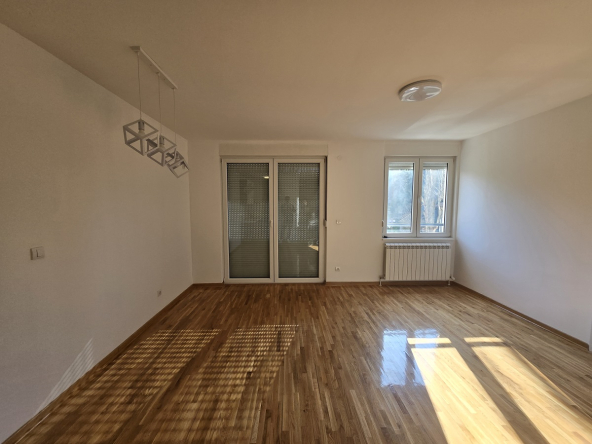 Četvorosoban stan za izdavanje na Paunovom Bregu, 79m2